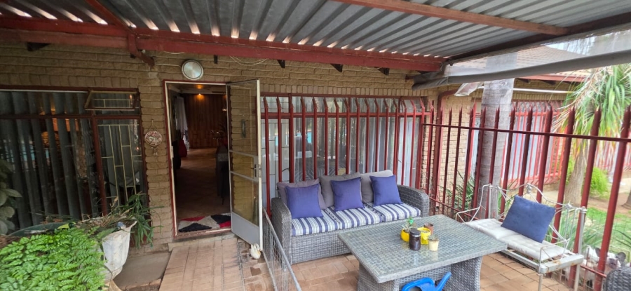 3 Bedroom Property for Sale in Flimieda North West